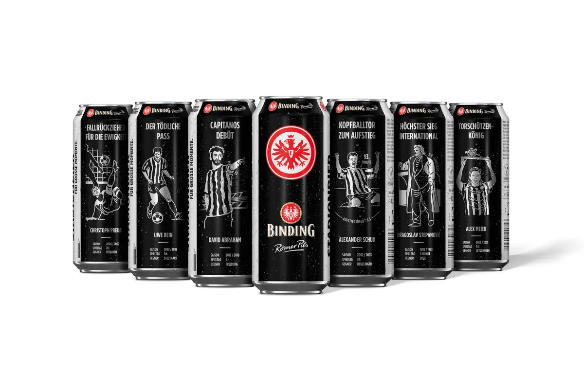 Mehrere Binding Römer Pils Dosen mit verschiedenen Eintracht Frankfurt Fußballmotiven.